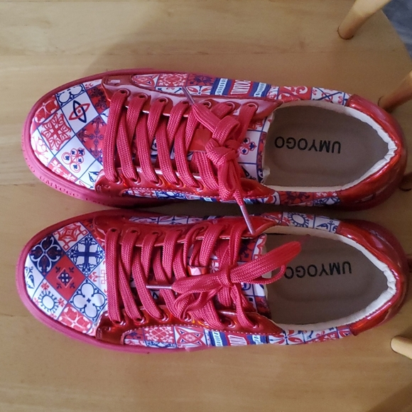 Lattice red sneakers - Picture 7 of 8